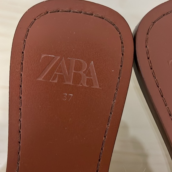 Zara Green Slide Sandals with Gold Chain - Picture 7 of 7